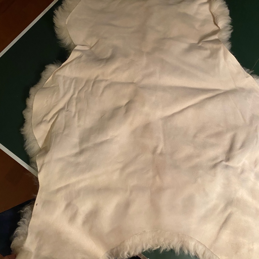 Furry throw - Picture 2 of 3